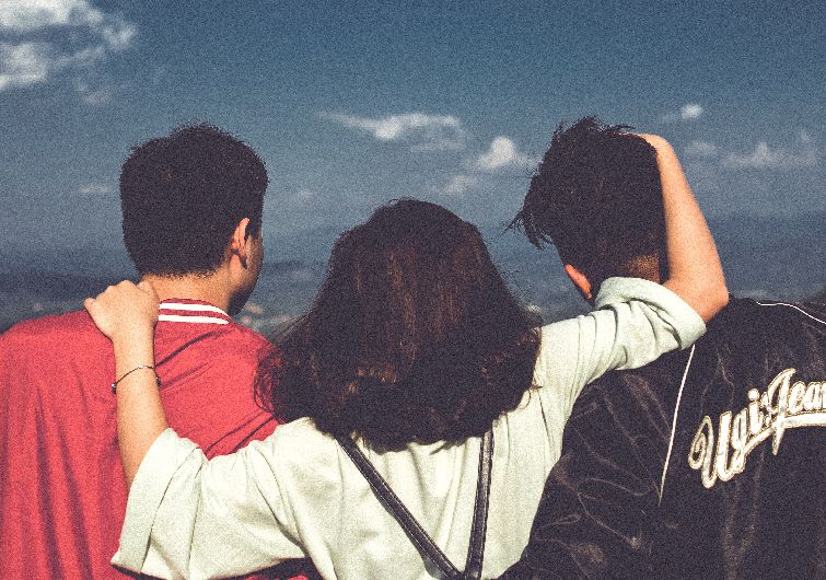 Compra amigos y abrazos por diez&nbsp;dólares